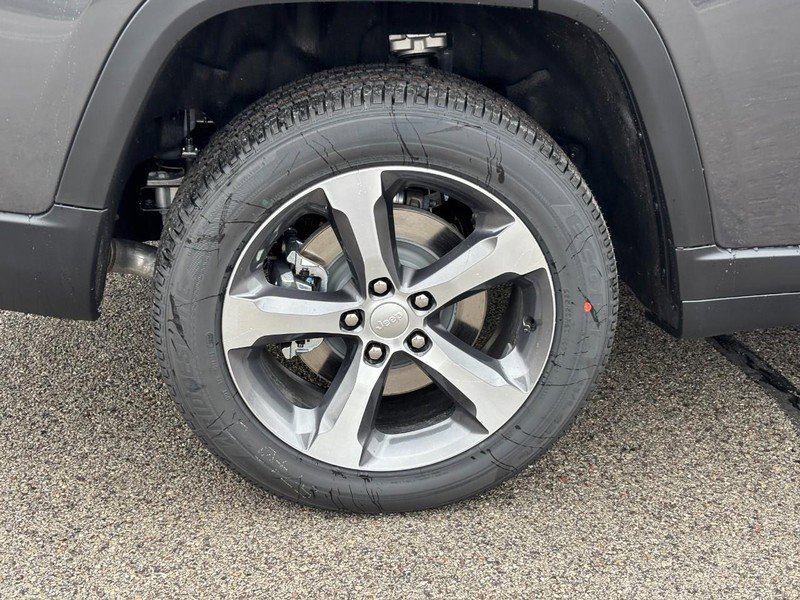 New 2025 Jeep Grand Cherokee L Limited image 5
