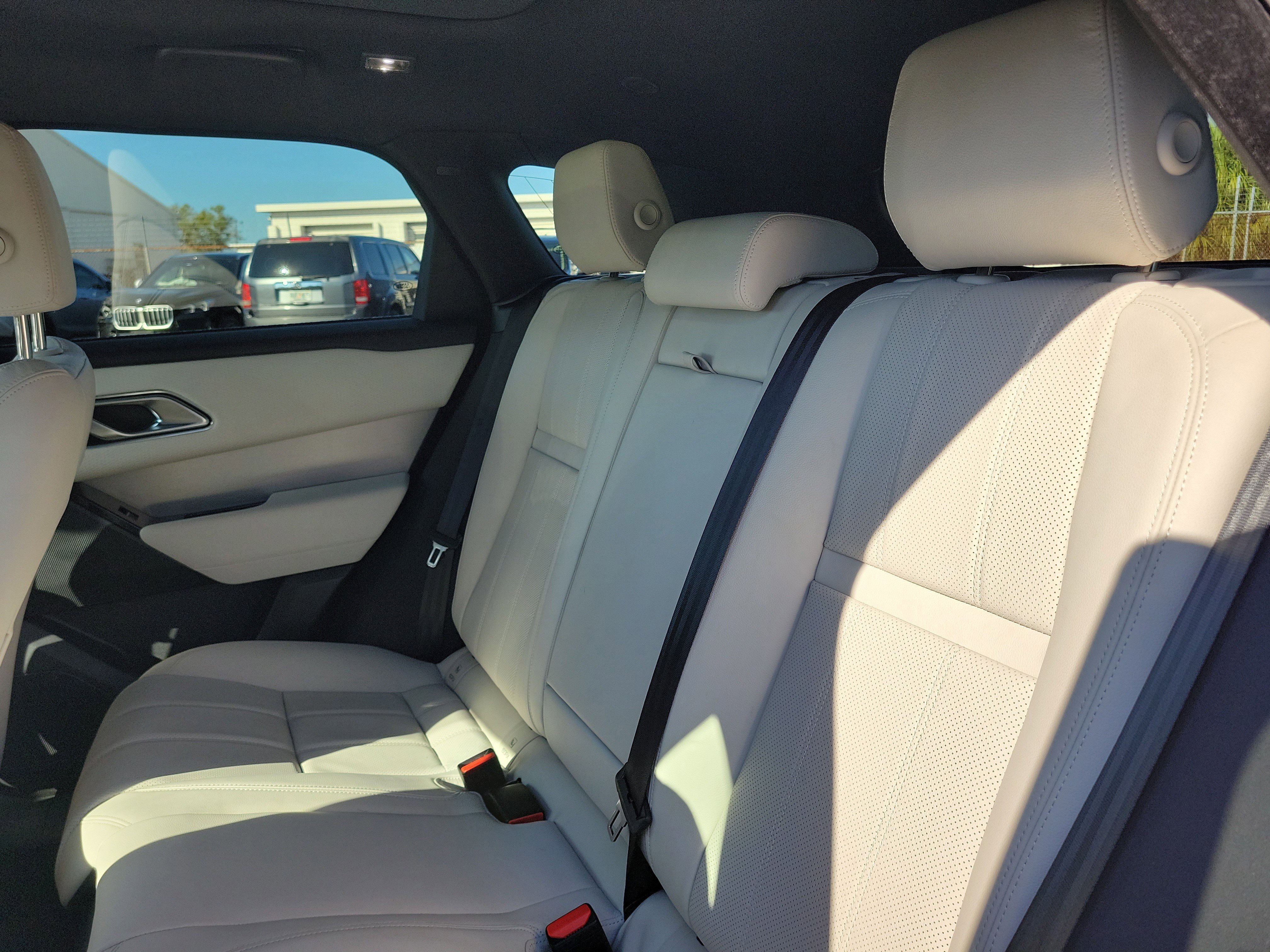 Used 2022 Land Rover Range Rover Velar R-Dynamic S image 11