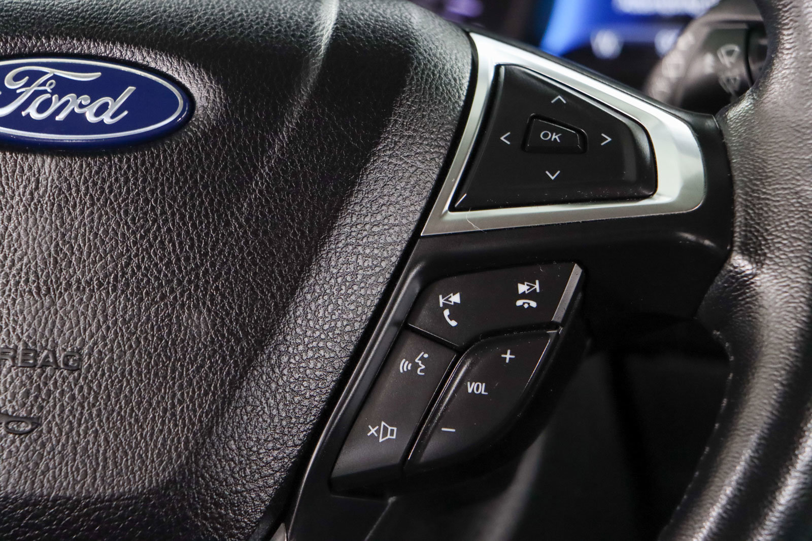 Used 2023 Ford Edge Titanium image 14