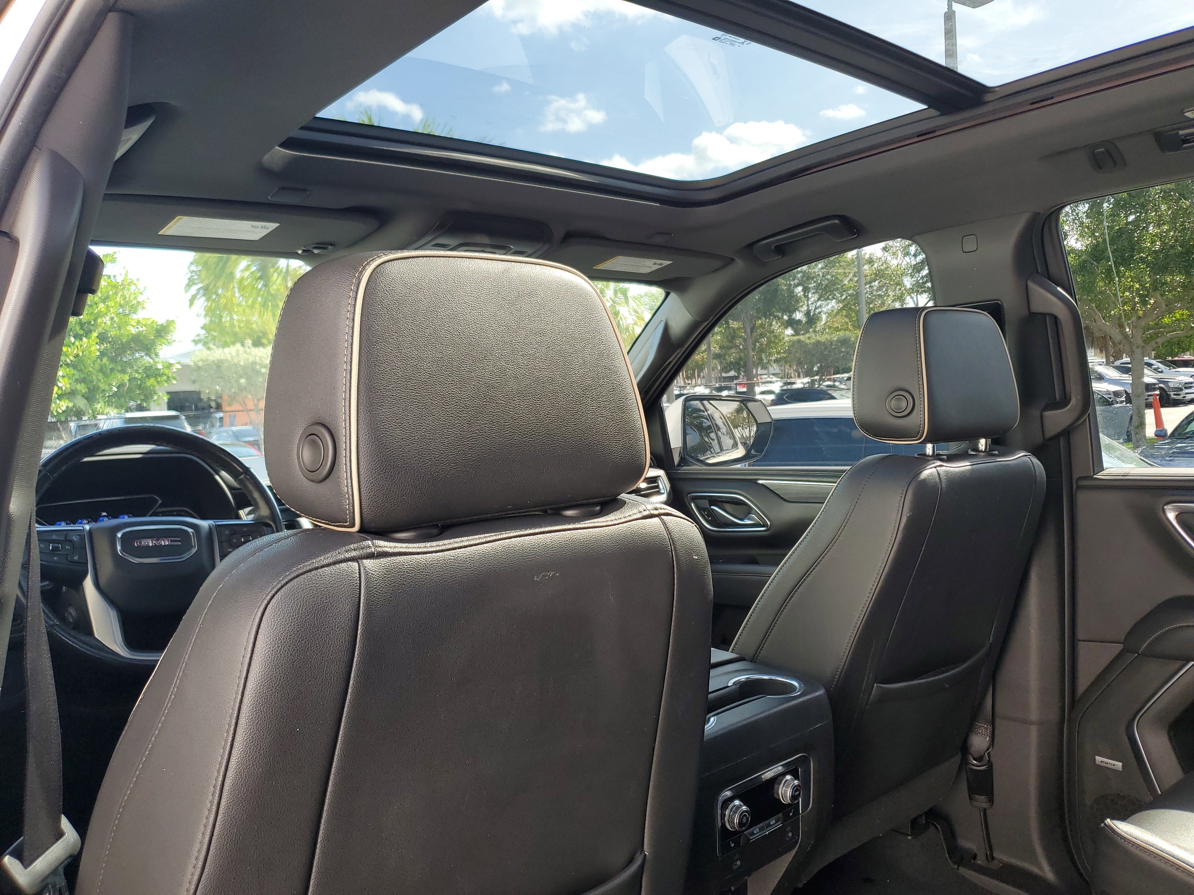 Used 2021 GMC Yukon SLT w/ SLT Premium Package RWD image 15