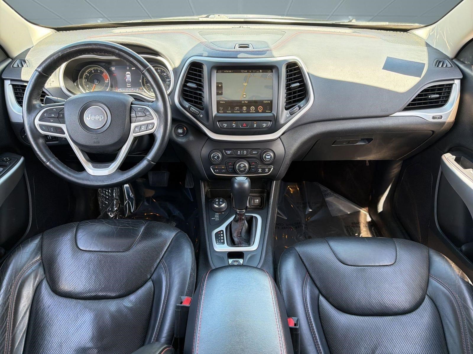 Used 2017 Jeep Cherokee Trailhawk AWD/4WD image 15