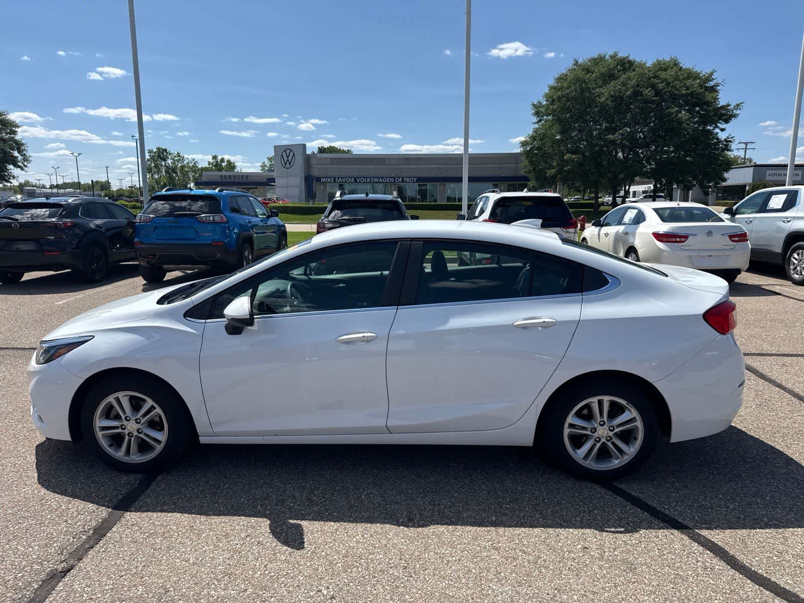Used 2018 Chevrolet Cruze LT w/ Convenience Package FWD image 12