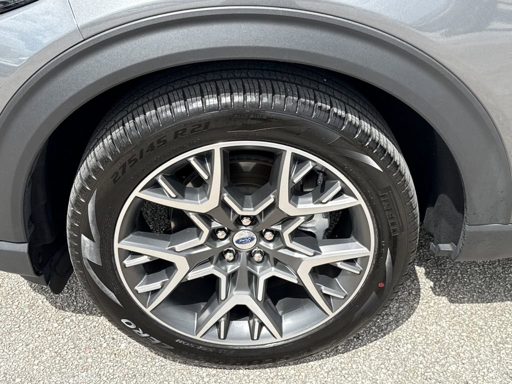 Used 2025 Ford Explorer Platinum w/ Ultimate Package image 13