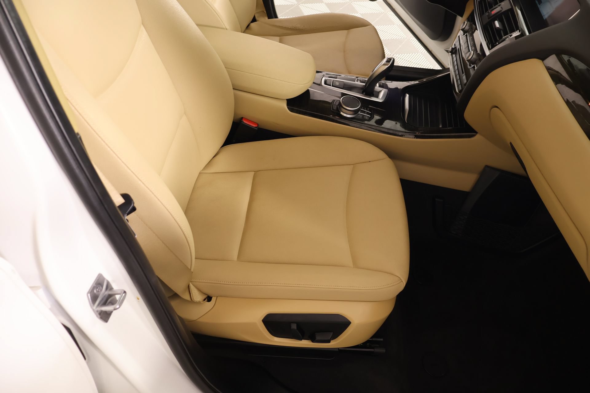 Used 2017 BMW X3 sDrive28i RWD image 13