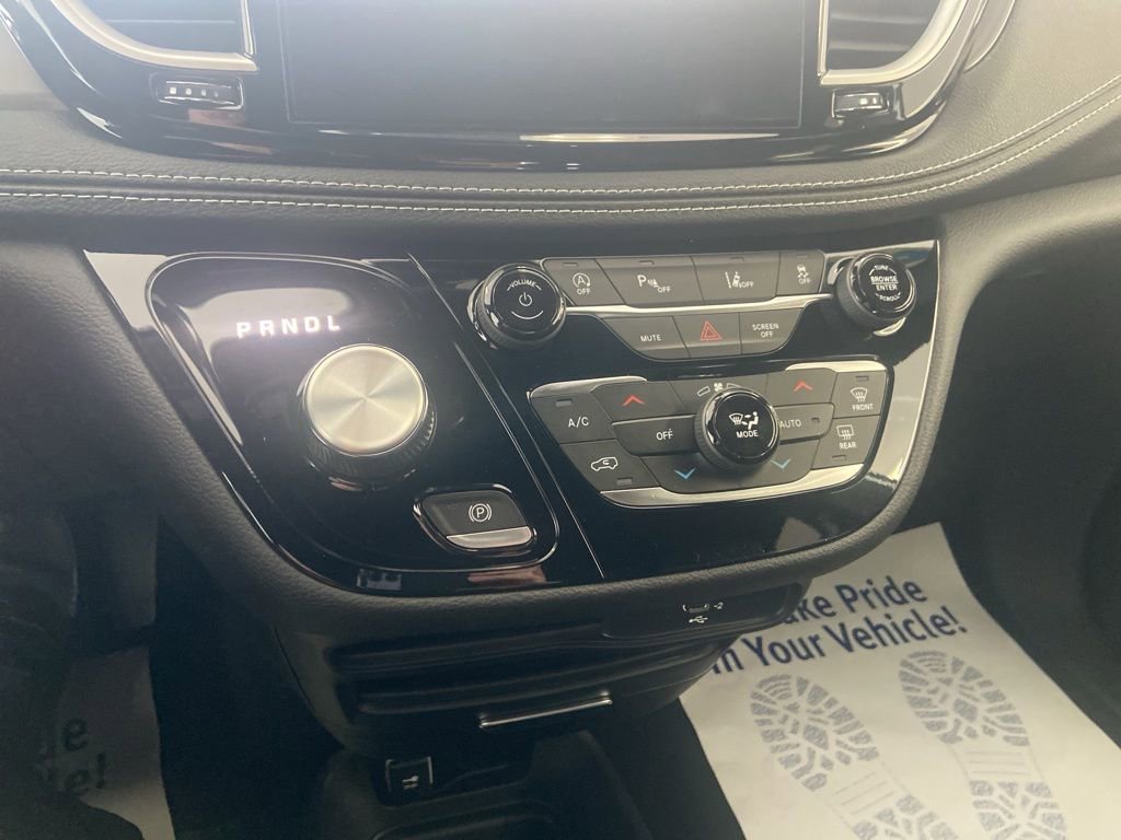 New 2026 Chrysler Pacifica Select FWD image 32