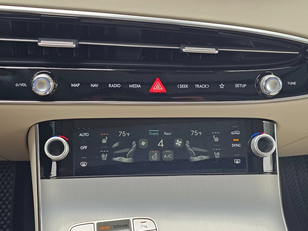 New 2026 Genesis GV70 2.5T Advanced AWD/4WD image 14