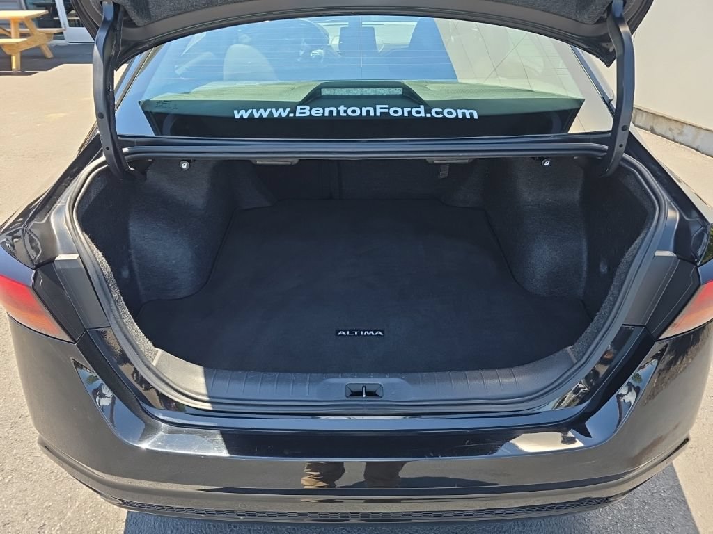 Used 2025 Nissan Altima 2.5 SV FWD image 9