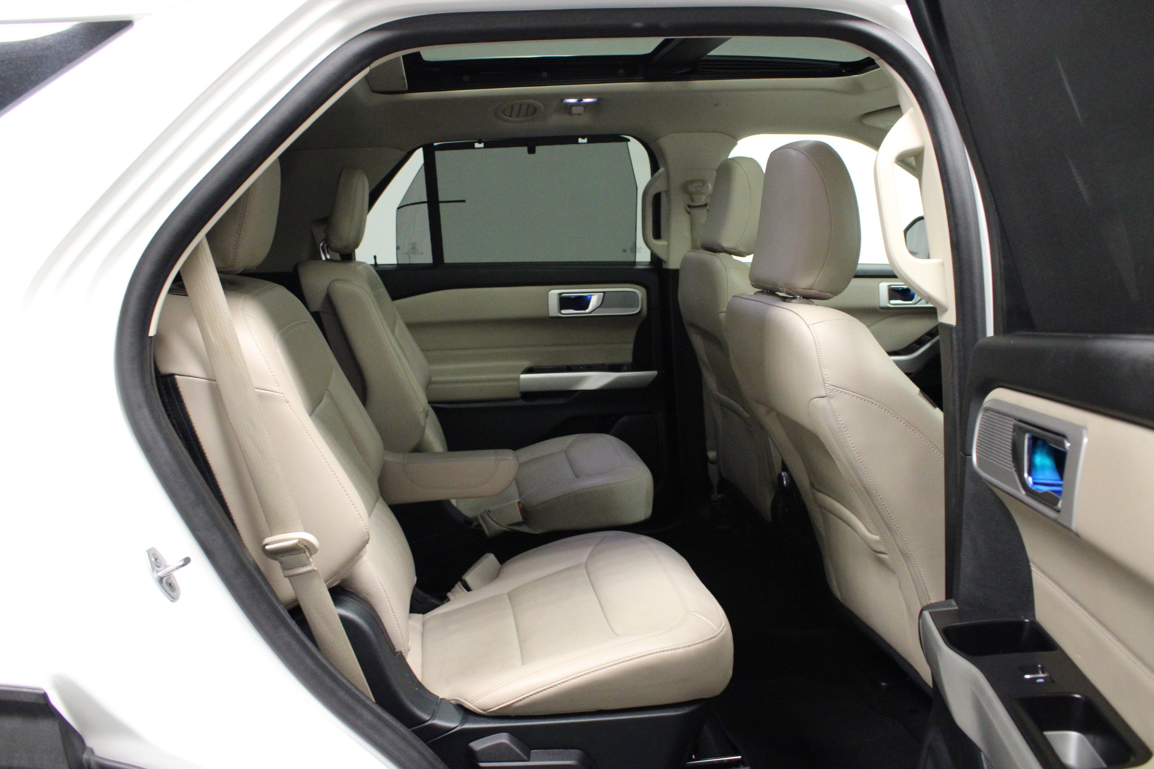 Used 2021 Ford Explorer Limited w/ Hybrid Equipment Group 310A image 16