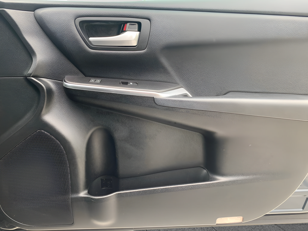 Used 2017 Toyota Camry SE FWD image 34