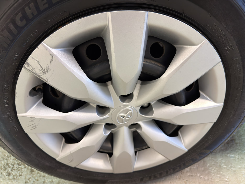 Used 2015 Toyota Corolla LE image 35