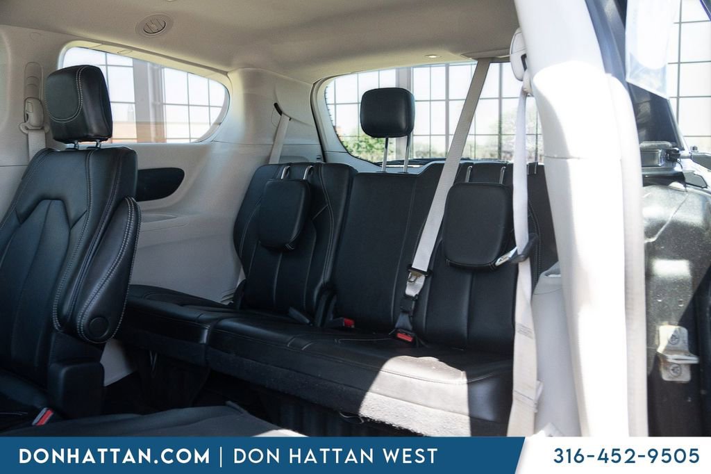 Used 2023 Chrysler Pacifica Touring-L FWD image 18