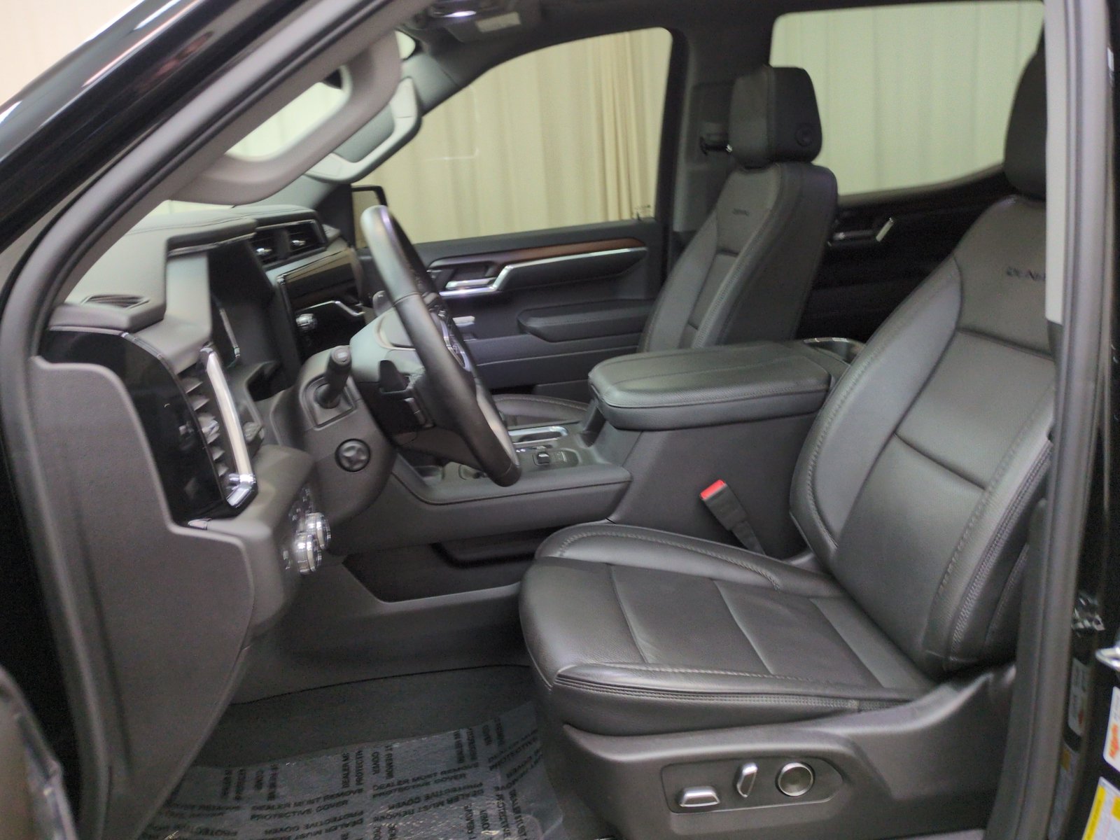 Used 2025 GMC Sierra 1500 Denali w/ Denali Reserve Package AWD/4WD image 14