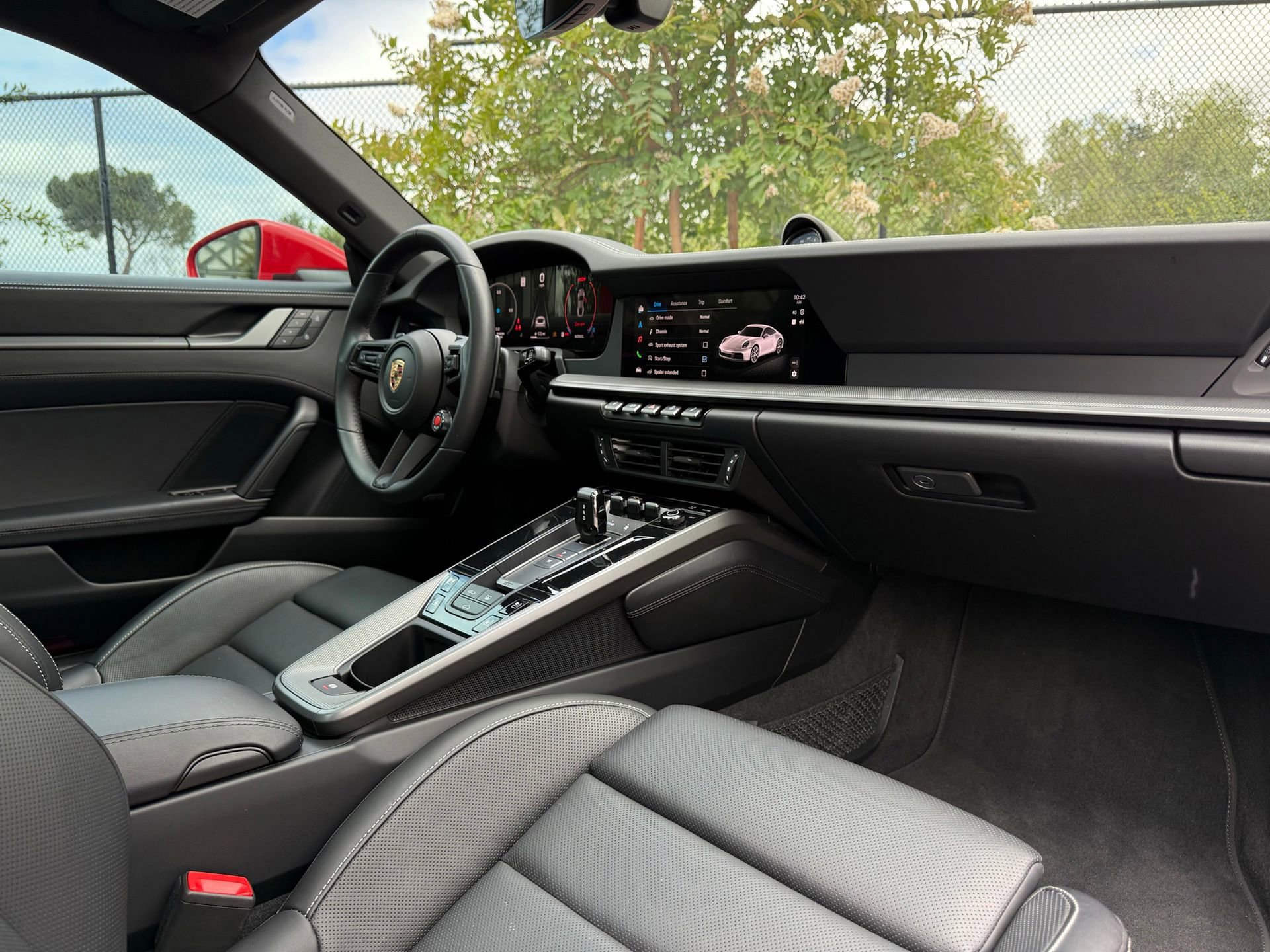 Certified 2025 Porsche 911 Carrera RWD image 27