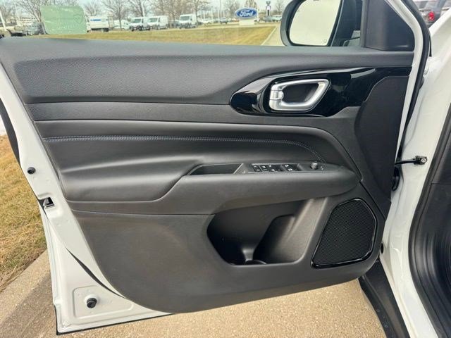 New 2026 Jeep Compass Latitude AWD/4WD image 8