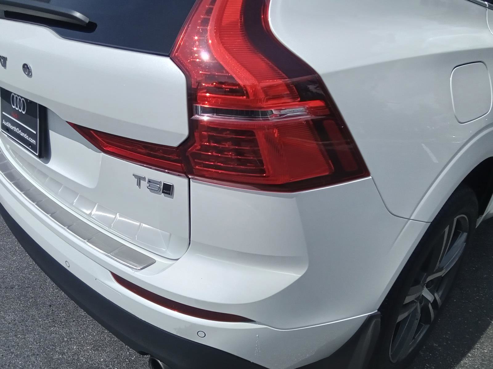 Used 2021 Volvo XC60 T5 Momentum w/ Protection Package Premier image 9