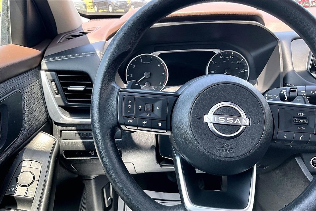 Used 2023 Nissan Rogue S AWD/4WD image 18
