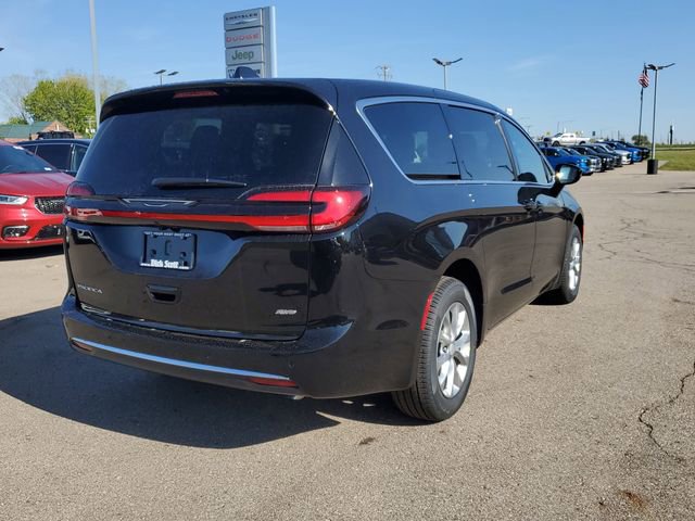 New 2027 Chrysler Pacifica Select AWD/4WD image 7
