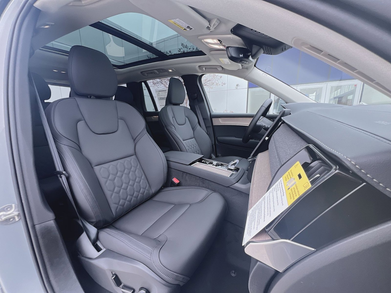 New 2026 Volvo XC90 B6 Plus w/ Protection Package Premier image 28