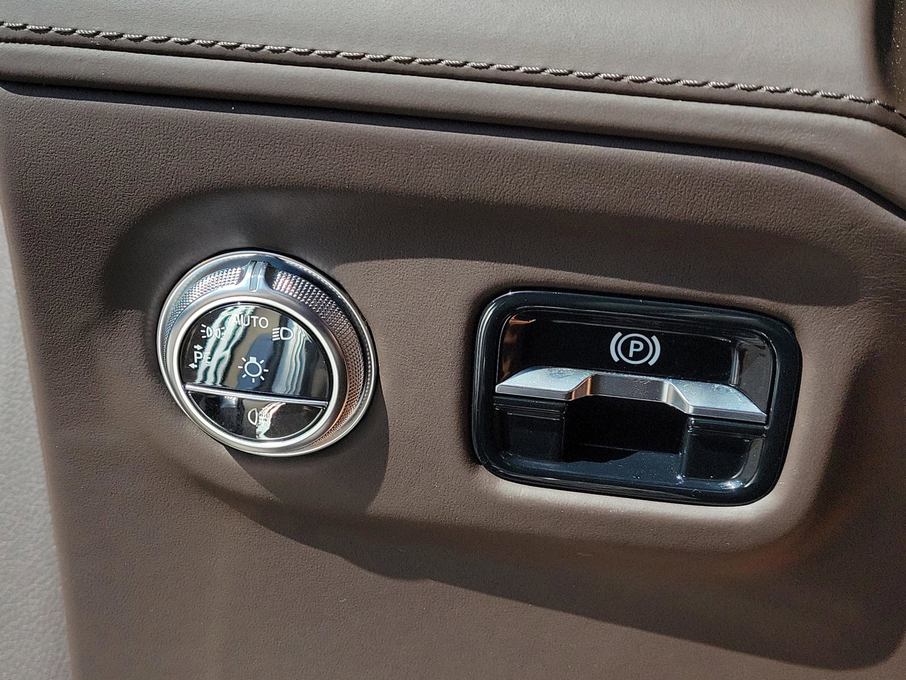 Used 2024 Mercedes-Benz Maybach EQS 680 4MATIC image 23