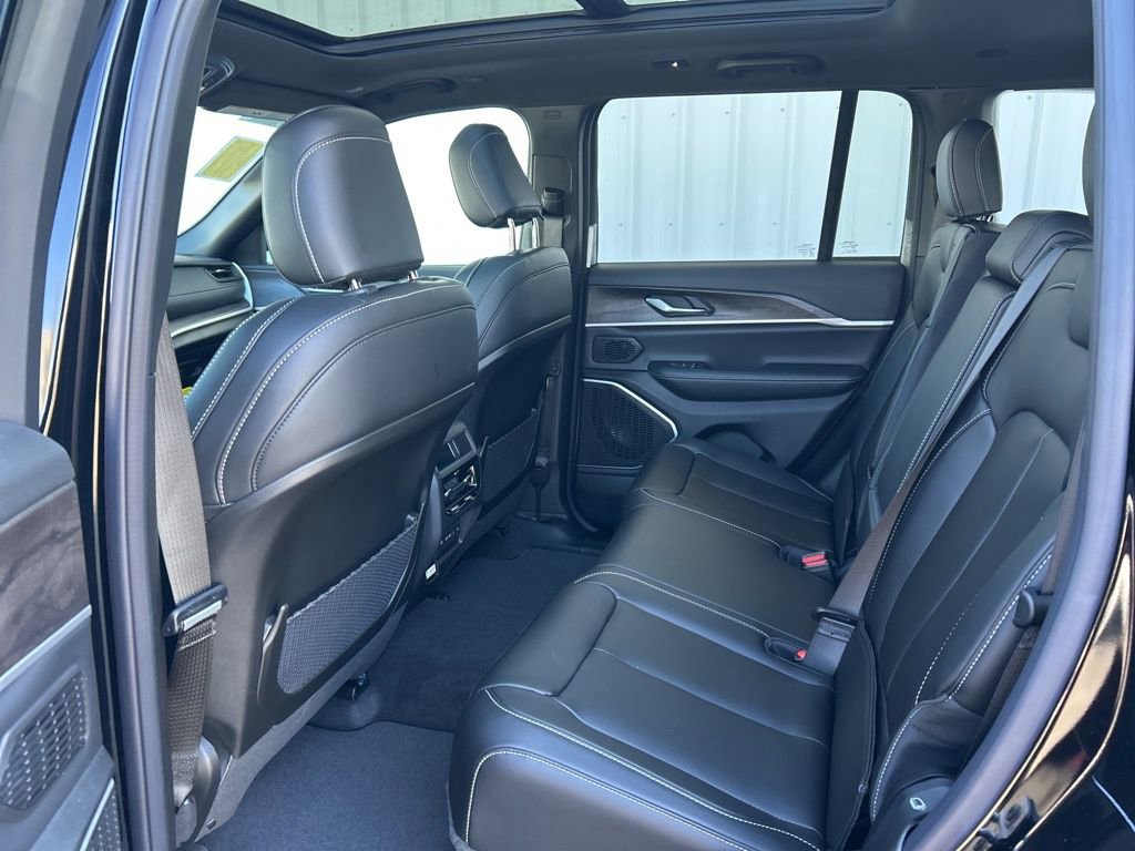 New 2026 Jeep Grand Cherokee Limited w/ Limited Altitude Package AWD/4WD image 26
