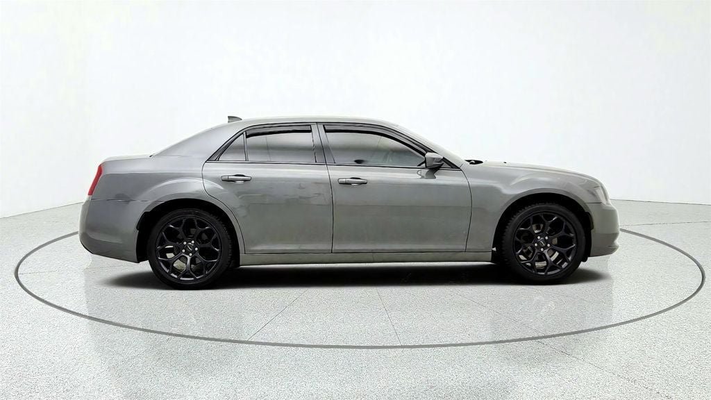 Used 2019 Chrysler 300 S RWD image 4