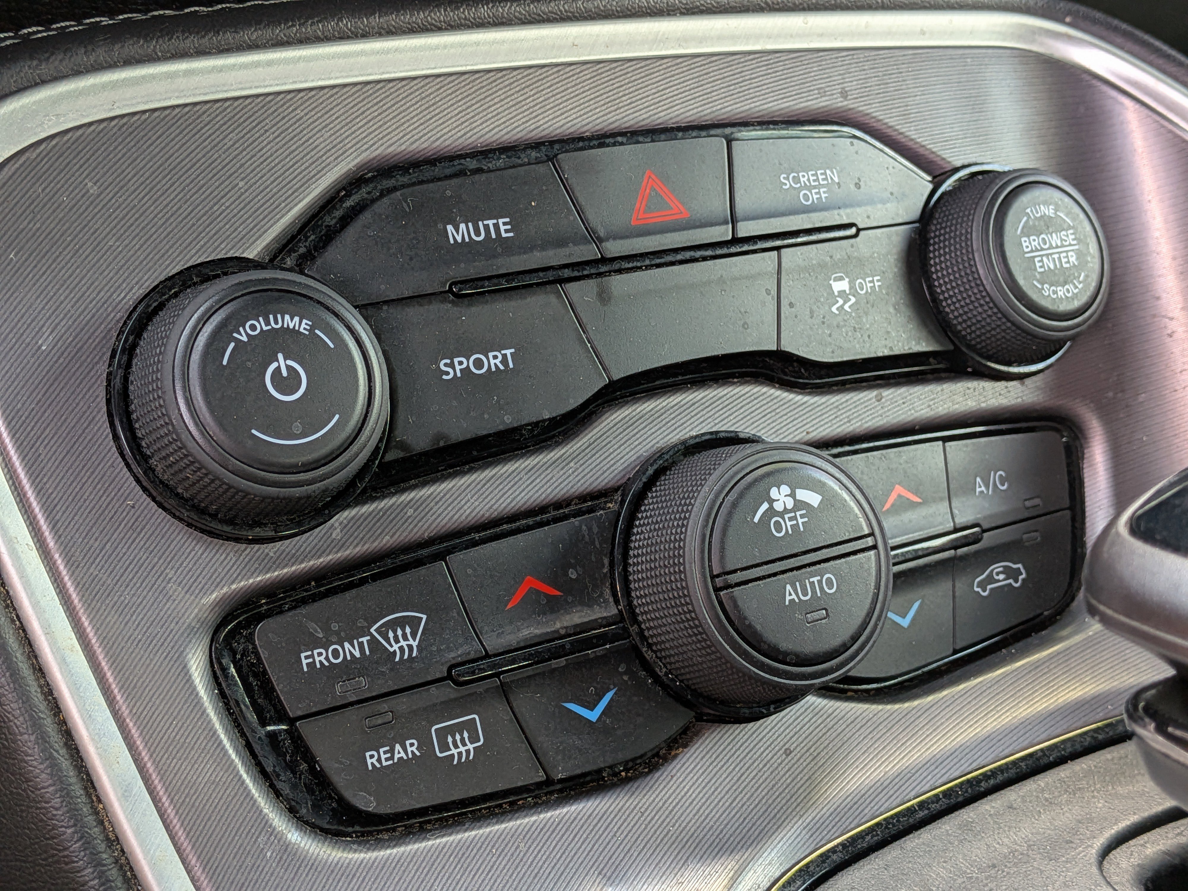 Used 2019 Dodge Challenger SXT image 28