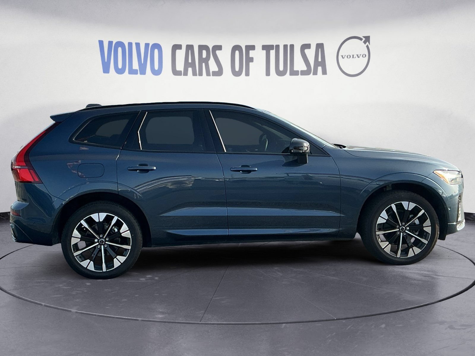 New 2026 Volvo XC60 B5 Plus w/ Protection Package Premier AWD/4WD image 6