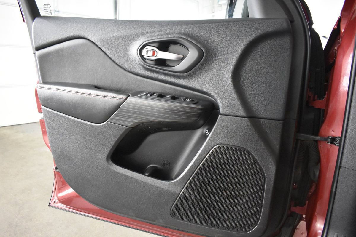 Used 2015 Jeep Cherokee Trailhawk w/ Cold Weather Group image 23