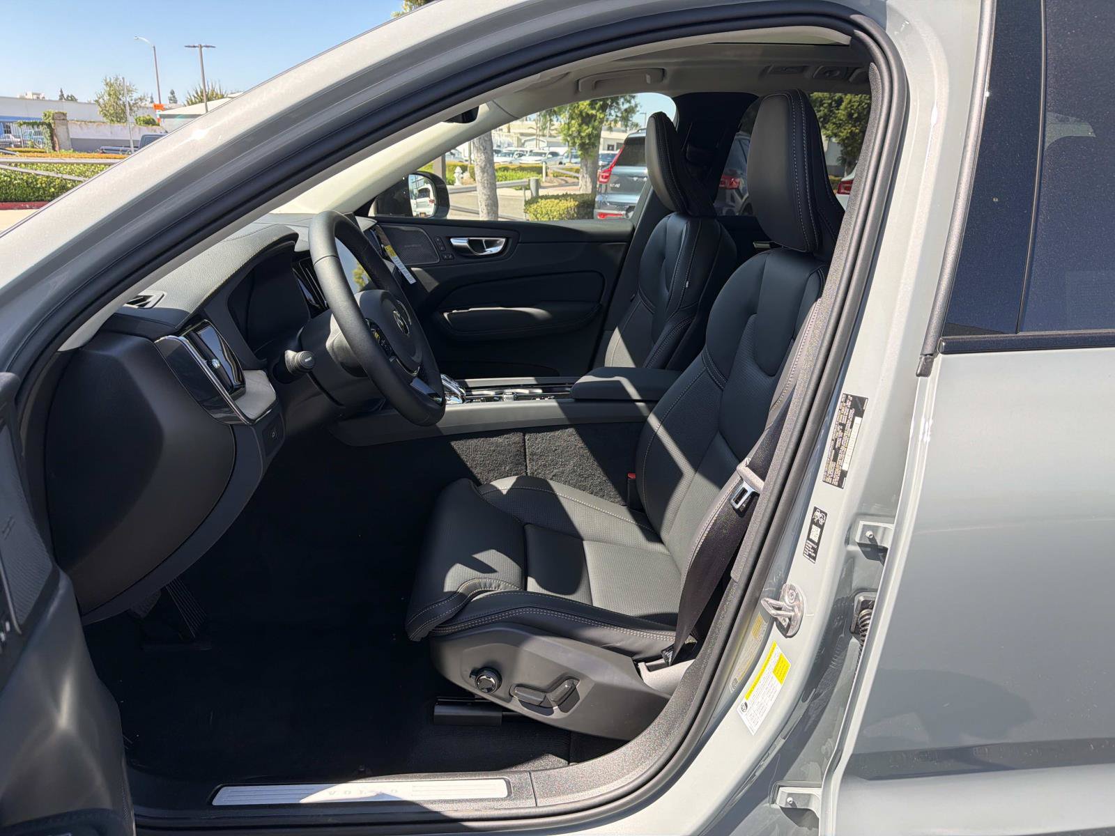 New 2027 Volvo XC60 B5 Ultra AWD/4WD image 13