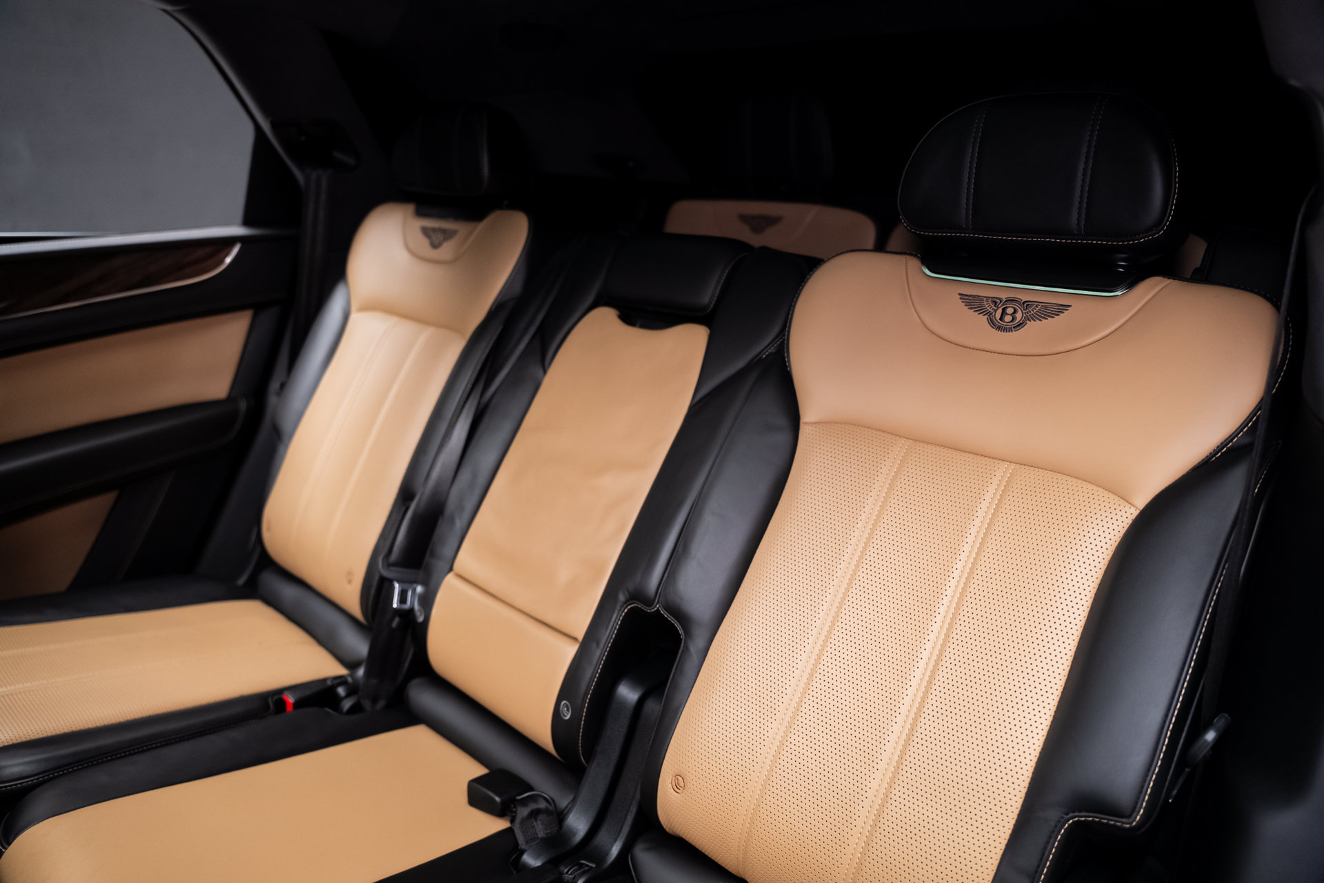 Used 2018 Bentley Bentayga AWD/4WD image 67