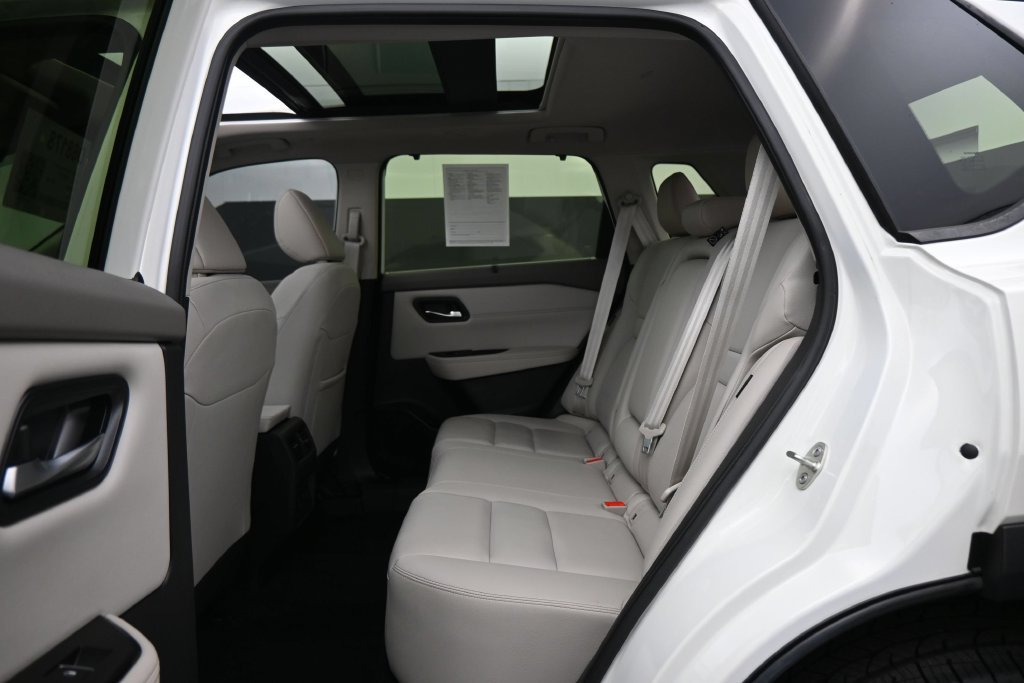 Used 2023 Nissan Rogue SL w/ SL Premium Package FWD image 18