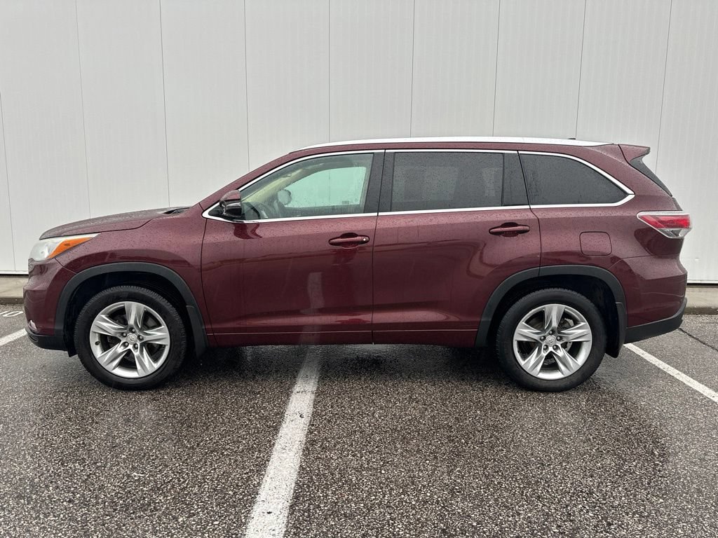 Used 2015 Toyota Highlander Limited w/ Driver Technology Package AWD/4WD image 3