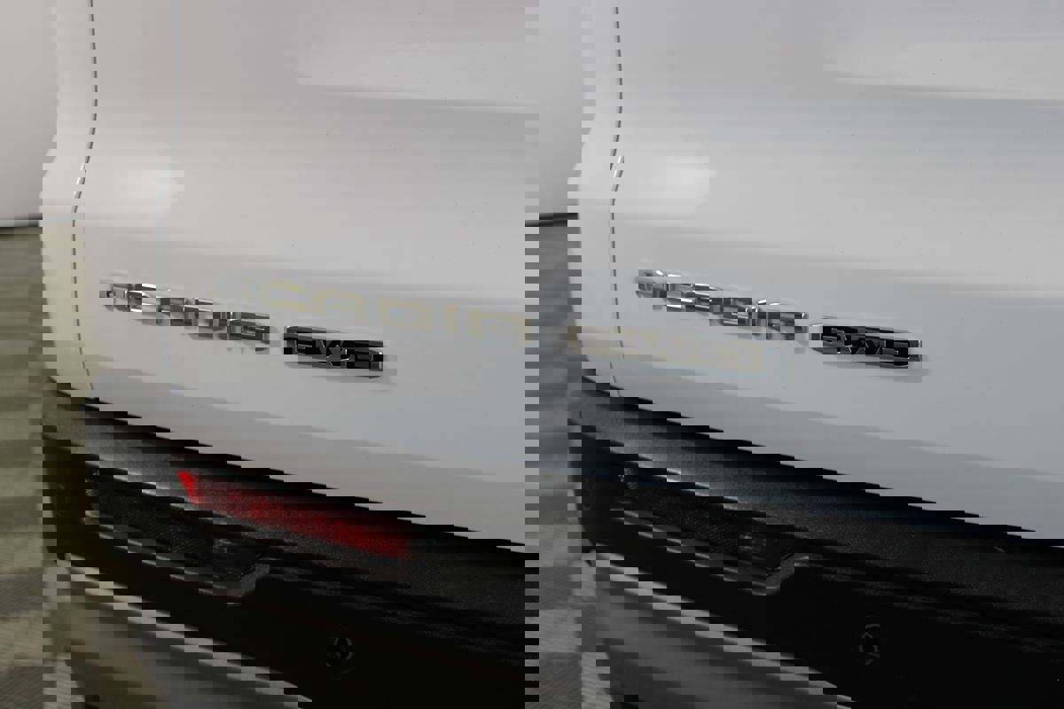 Used 2025 GMC Acadia Elevation image 52