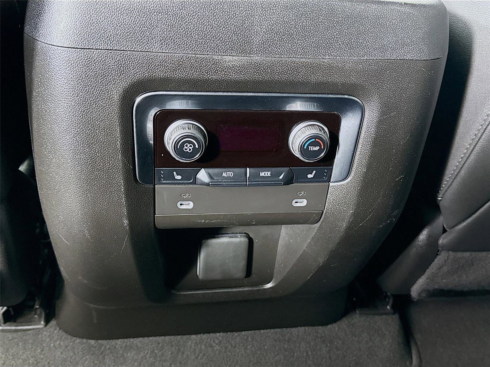 Used 2024 Chevrolet Tahoe Premier image 23