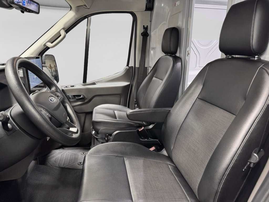 Used 2023 Ford E-Transit Medium Roof image 18