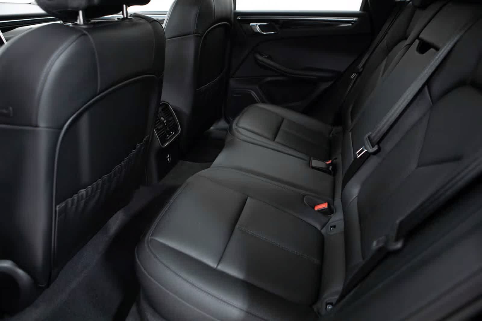 Used 2026 Porsche Macan AWD/4WD image 35