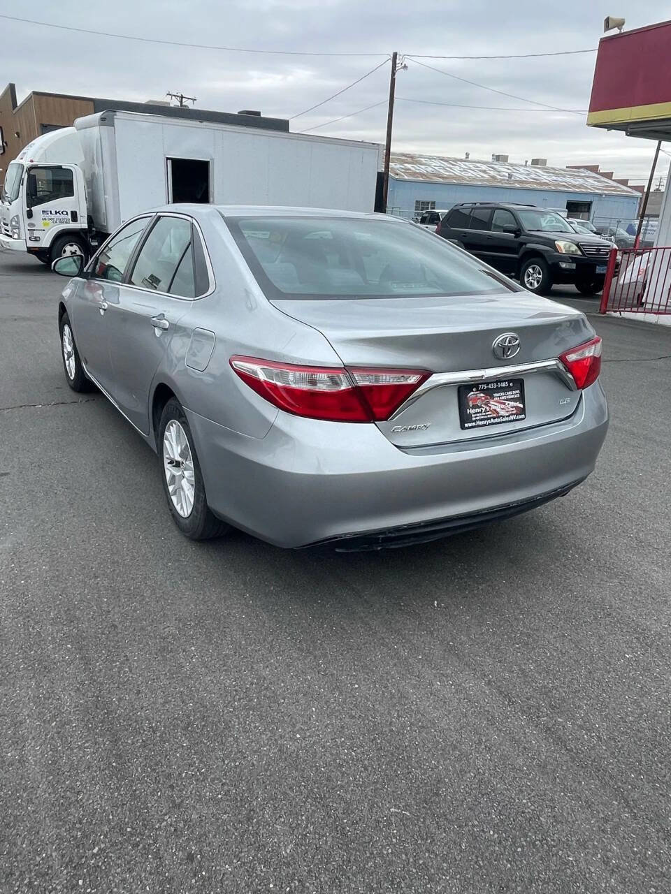 Used 2016 Toyota Camry LE image 3