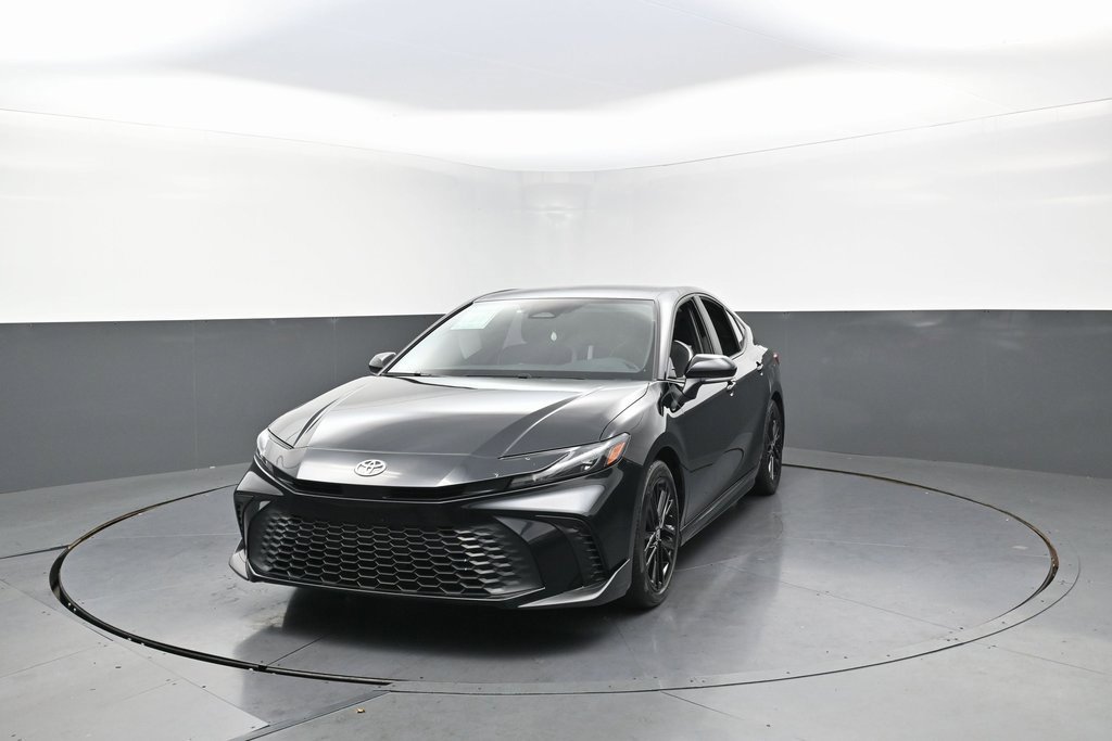 Used 2025 Toyota Camry SE image 5