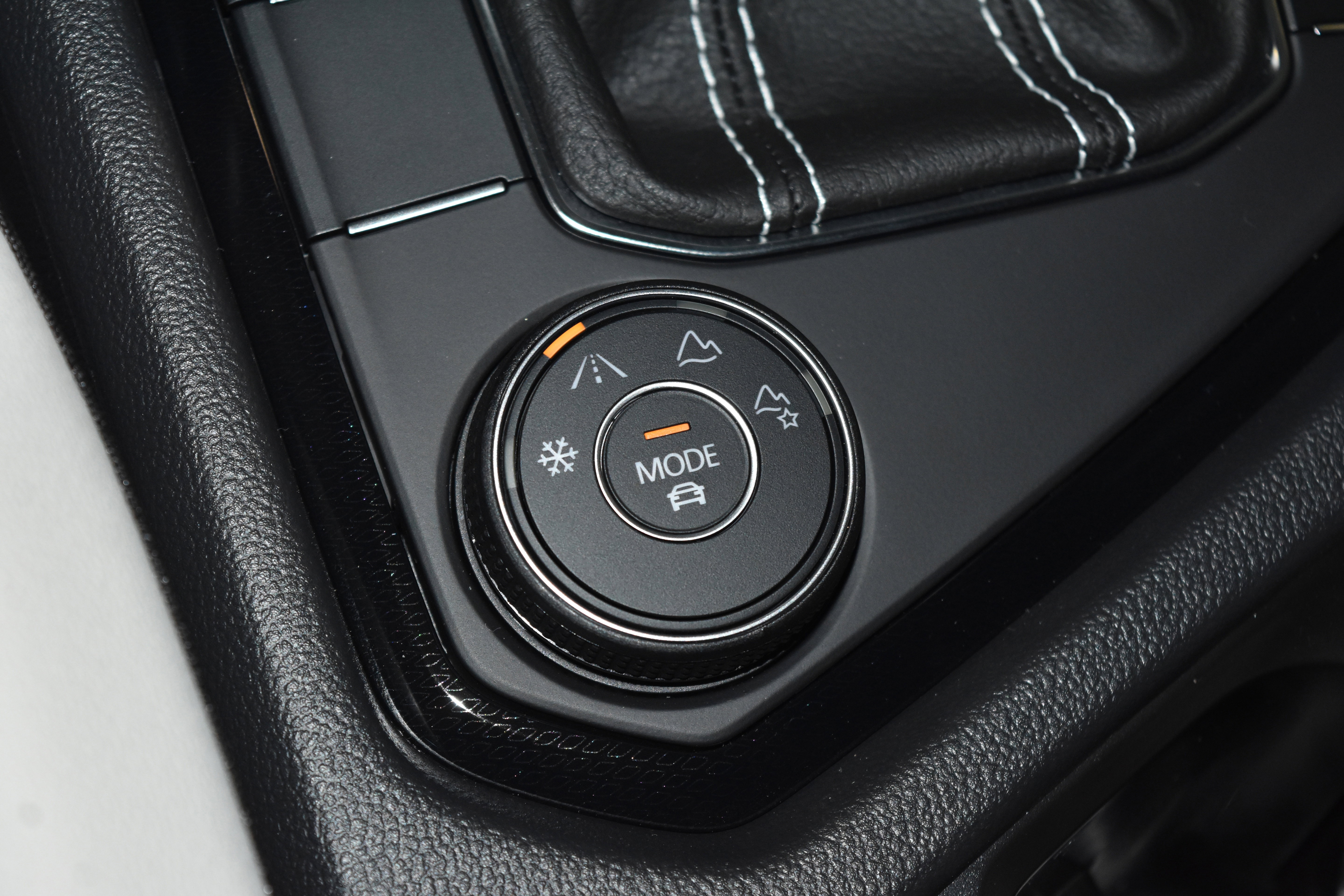 New 2025 Volkswagen Taos SE image 13