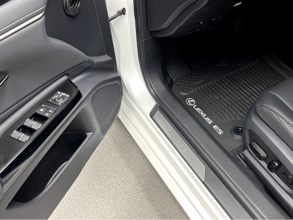 New 2025 Lexus ES 350 w/ Premium Package image 8