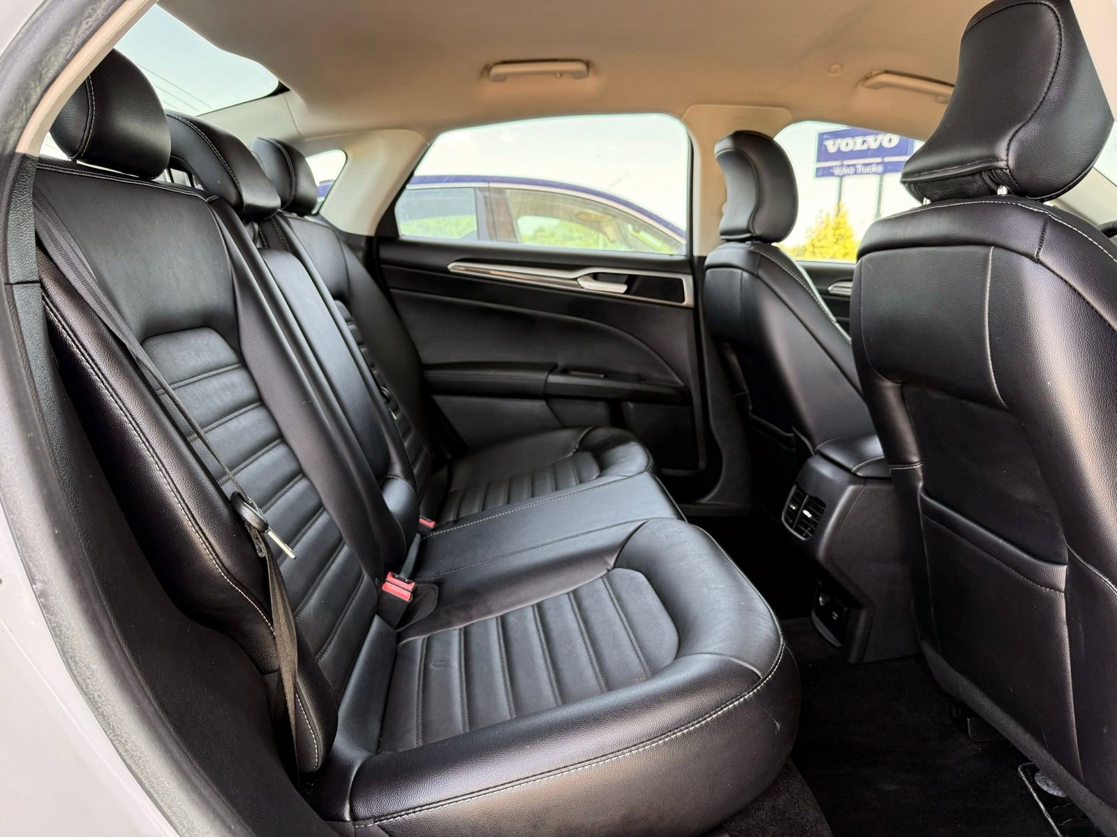 Used 2018 Ford Fusion SE w/ Equipment Group 602A FWD image 16