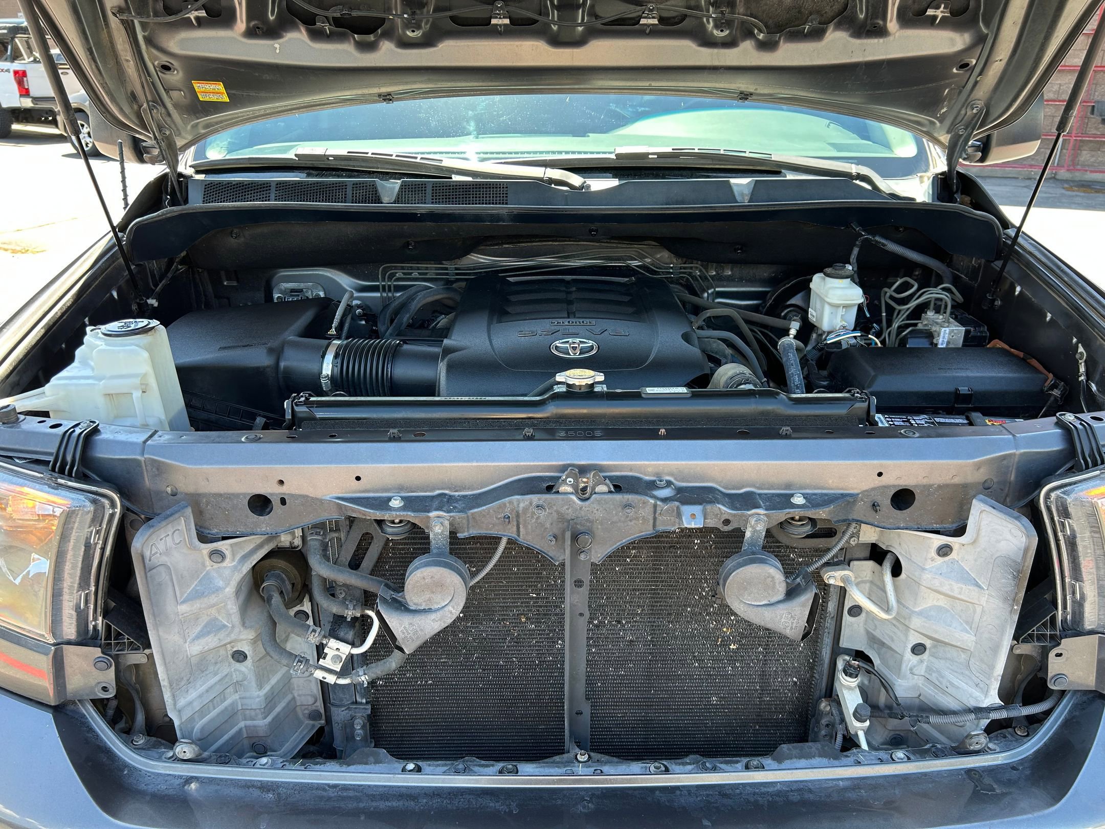 Used 2013 Toyota Tundra 4x4 CrewMax w/ Tow Pkg image 32