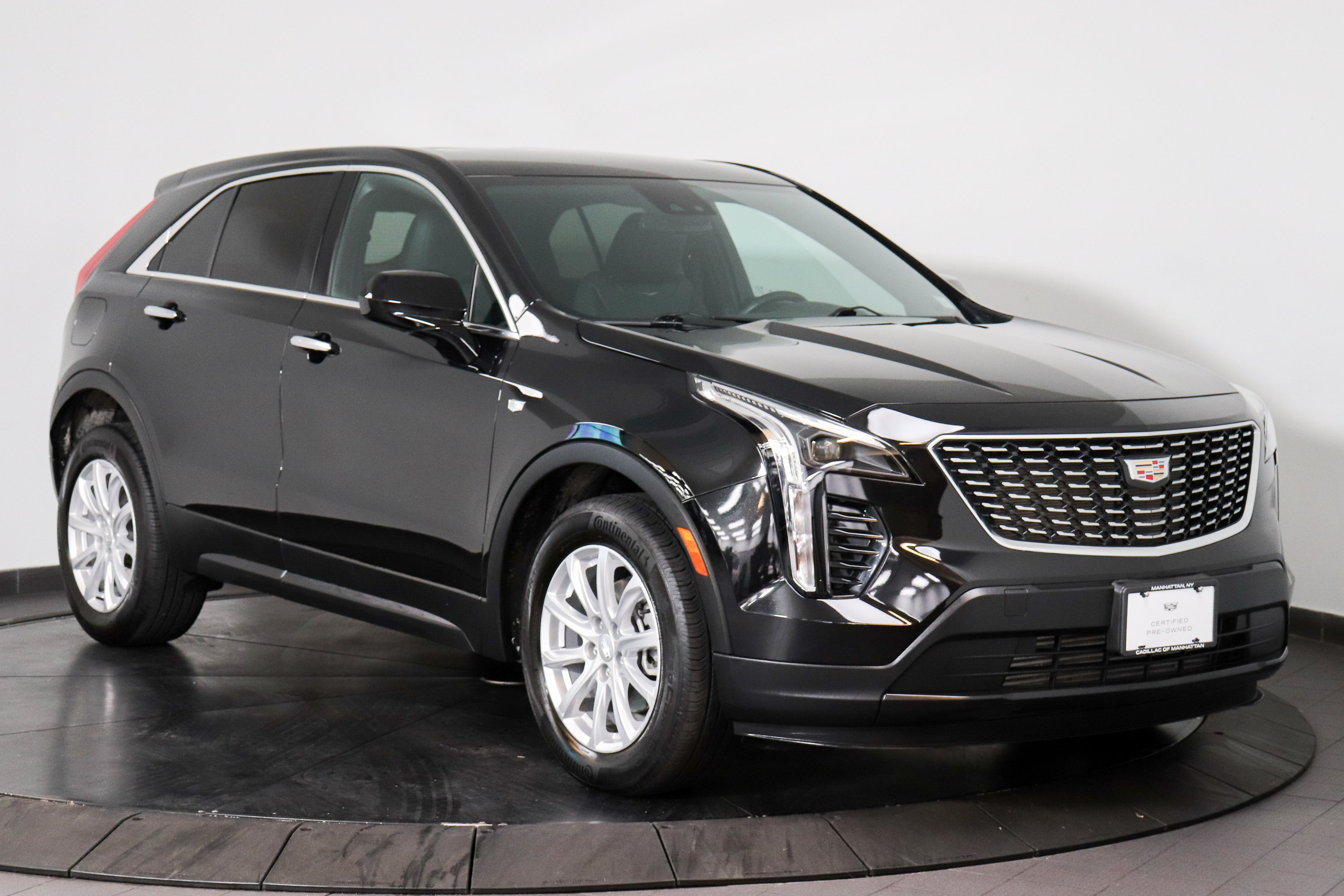 Used 2023 Cadillac XT4 Luxury w/ Cold Weather Package AWD/4WD image 7