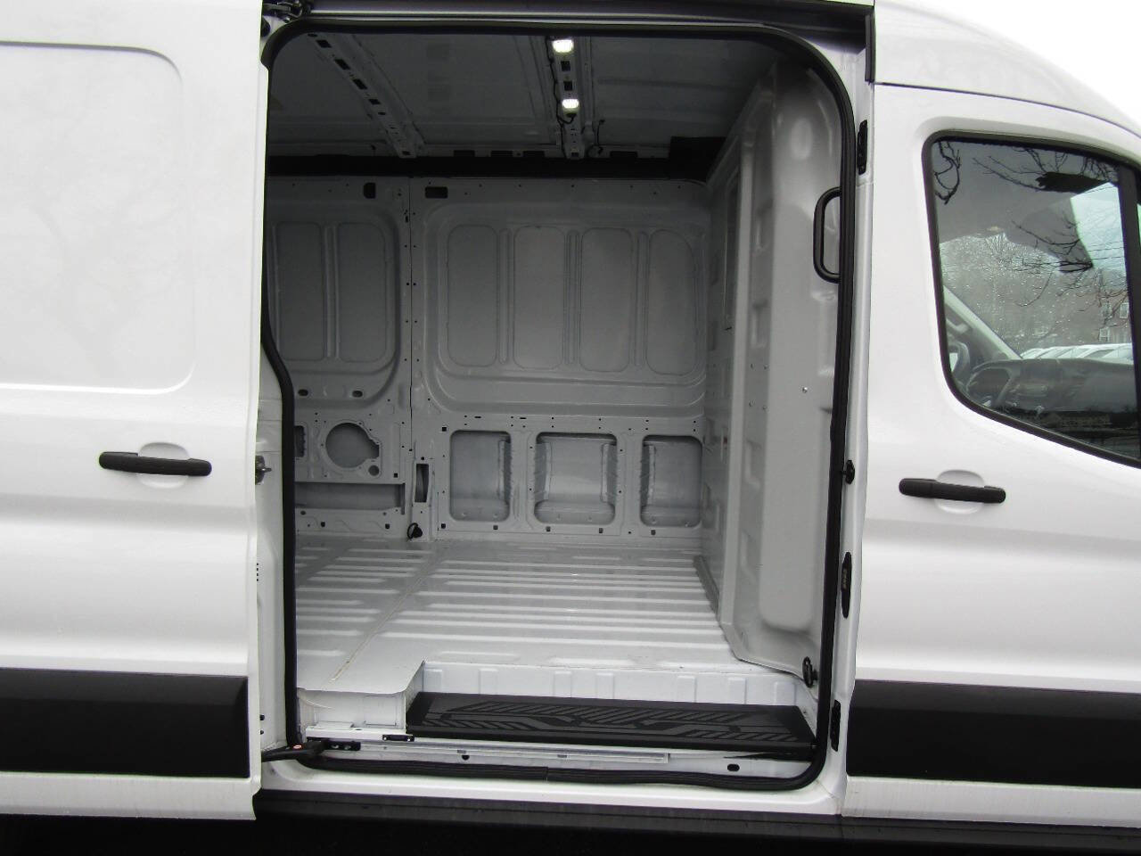 Used 2025 Ford Transit 250 250 AWD 3dr LWB Medium Roof Ca image 24