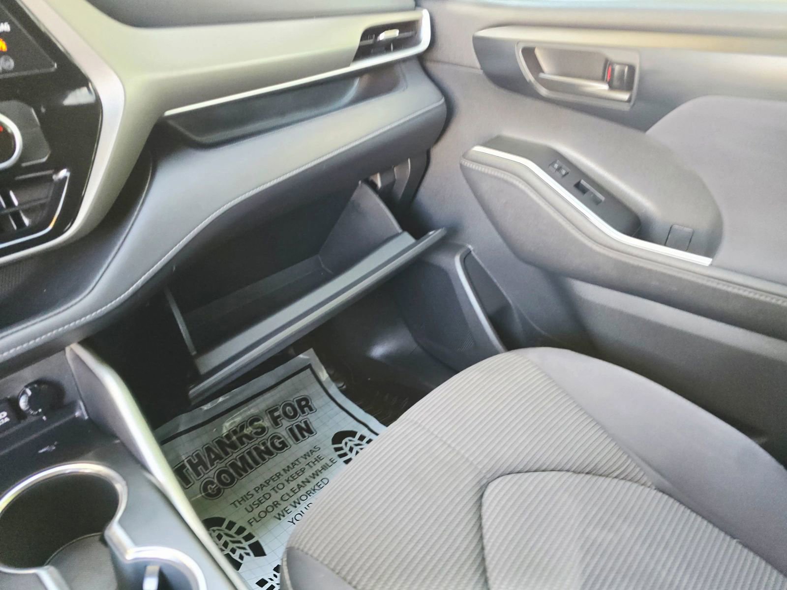 Used 2020 Toyota Highlander LE FWD image 20