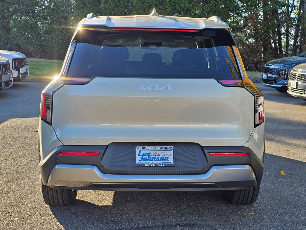 New 2026 Kia EV9 Wind AWD/4WD image 6
