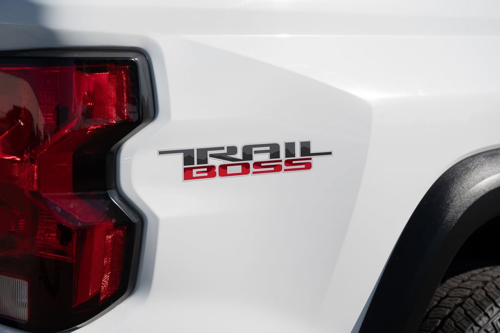 Used 2025 Chevrolet Colorado Trail Boss AWD/4WD image 12