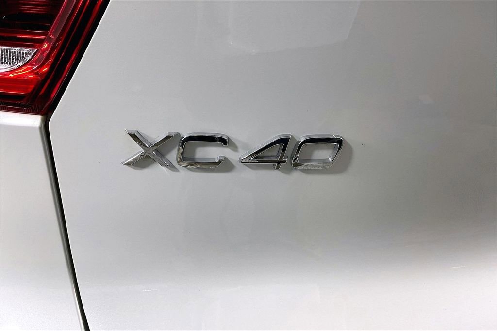 Used 2023 Volvo XC40 B5 Plus w/ Protection Package Premier AWD/4WD image 7