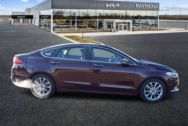 Used 2017 Ford Fusion SE w/ Fusion SE Technology Package image 2