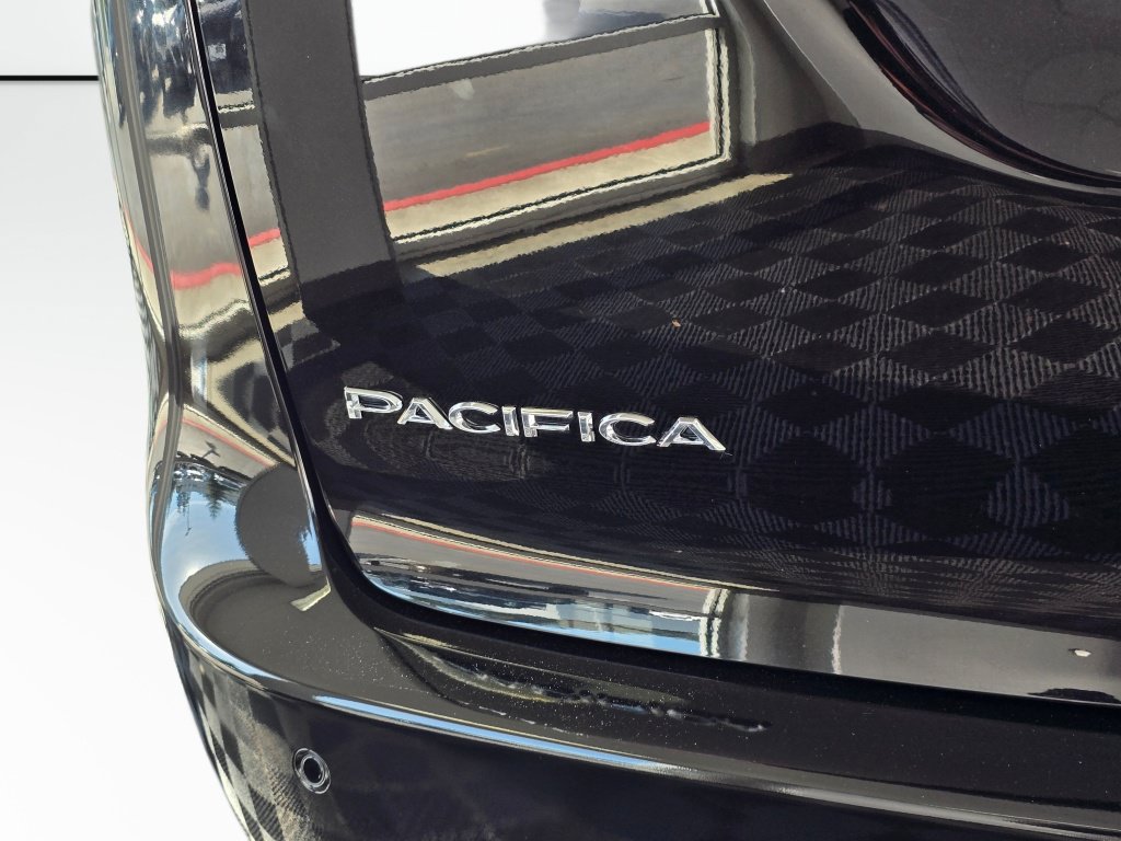 Used 2025 Chrysler Pacifica Select FWD image 14